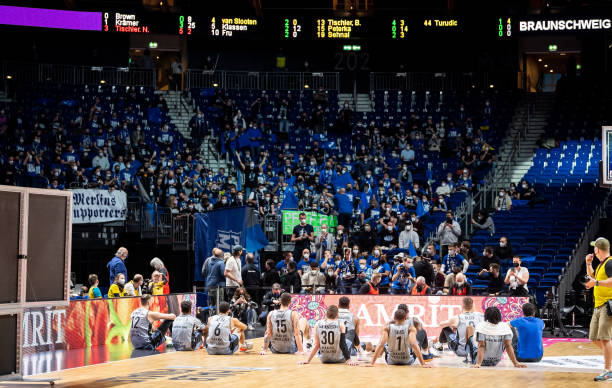 持冷静与执 持冷静与执